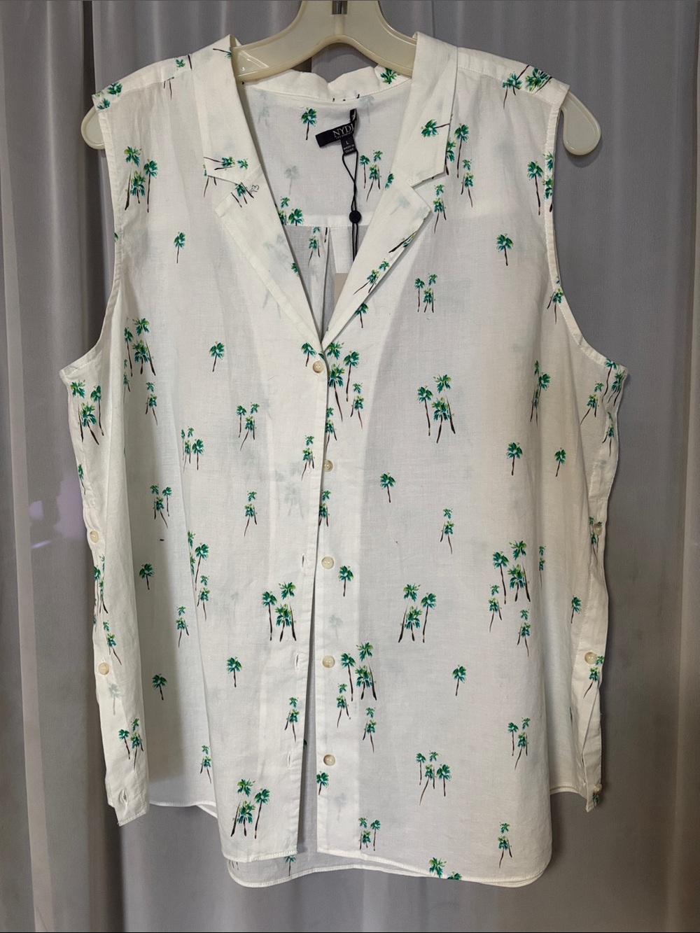 NYDJ White Sleeveless Button-Down Top with Green Palm Print